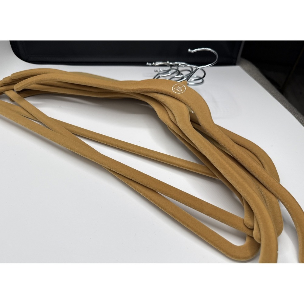 Lot Of 10 Premium Camel Velvet Non Slip Clothes Hangers Slim Flocked Swivel Hook - Picture 5 of 7